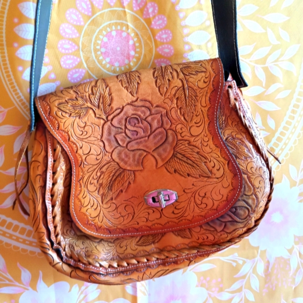 Elegant Authentic Vintage 1970s Rose Tooled Pig Leather Festival Purse